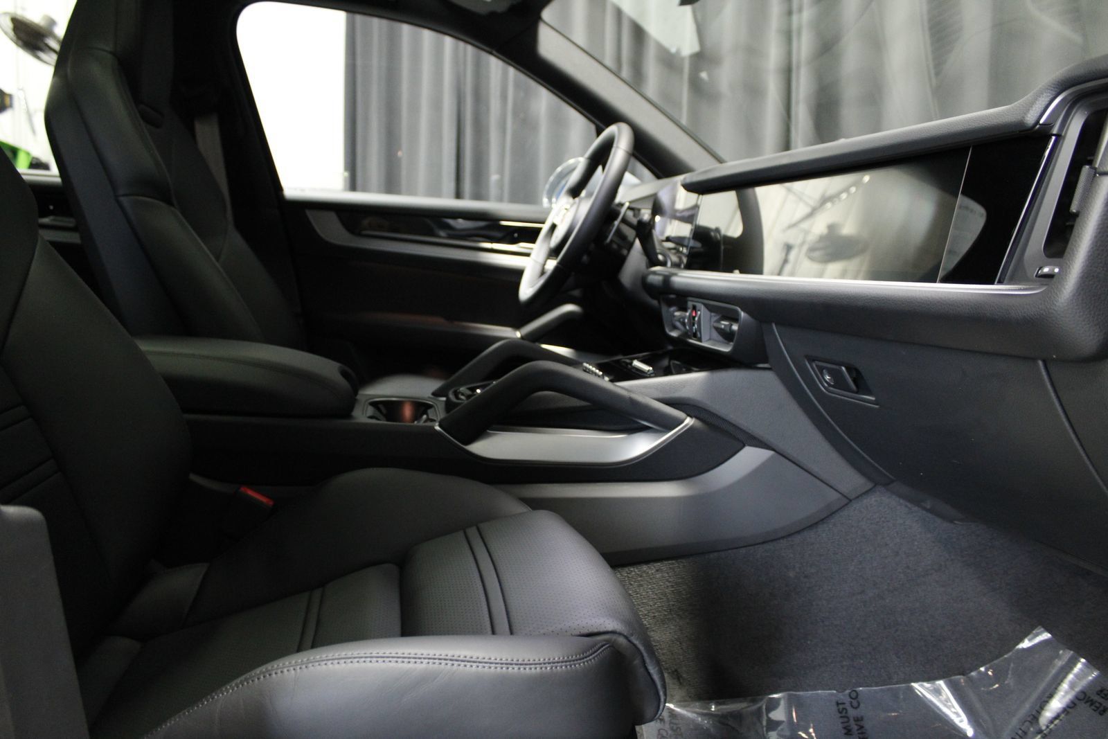 Certified 2026 Porsche Cayenne E-Hybrid AWD/4WD image 32