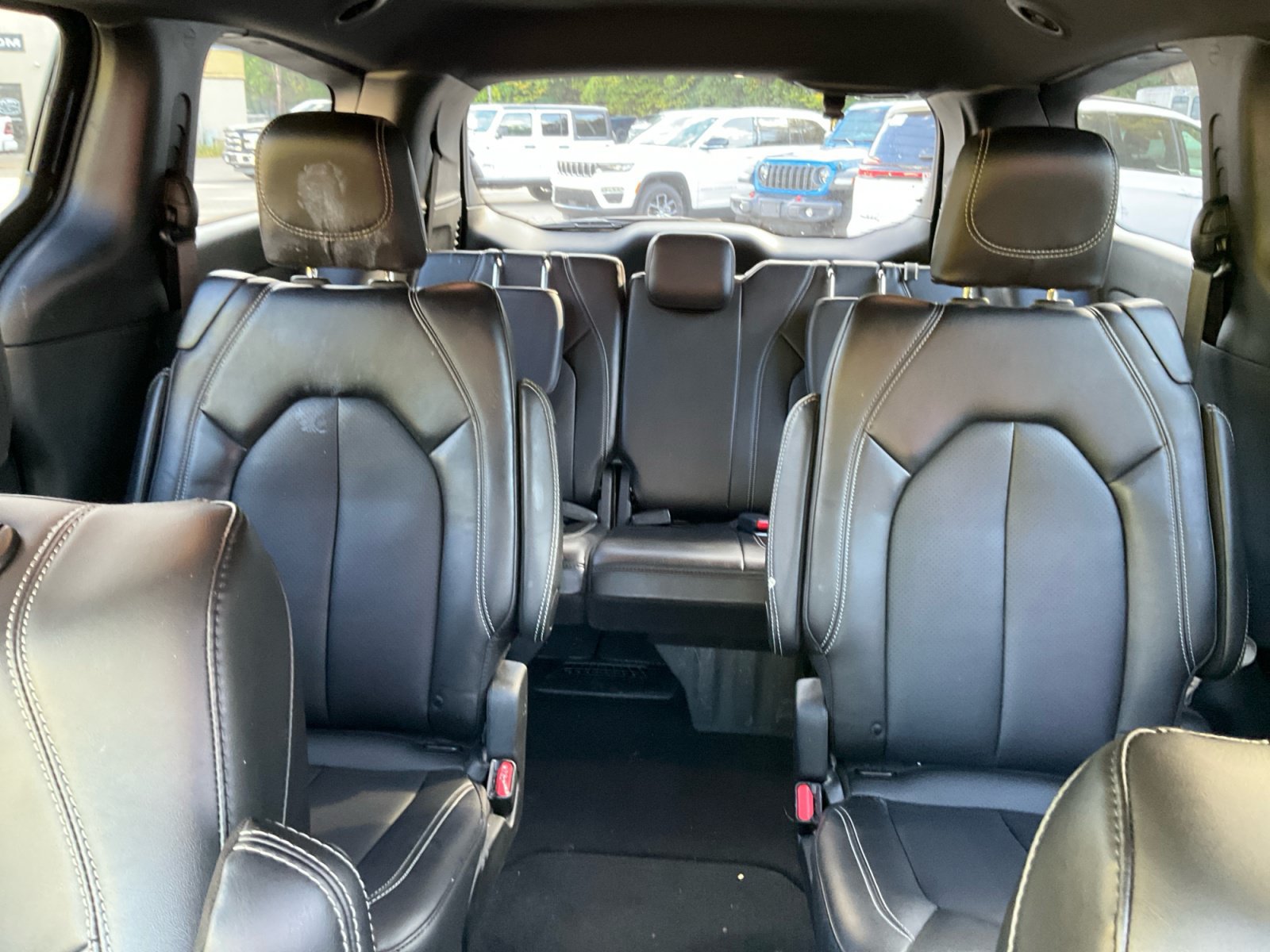 Used 2025 Chrysler Pacifica Select AWD/4WD image 34