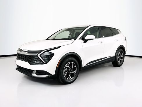 Used 2025 Kia Sportage LX FWD image 3