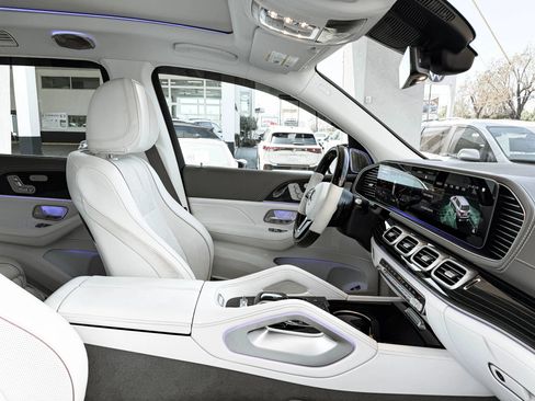 Used 2022 Mercedes-Benz Maybach GLS 600 4MATIC image 37