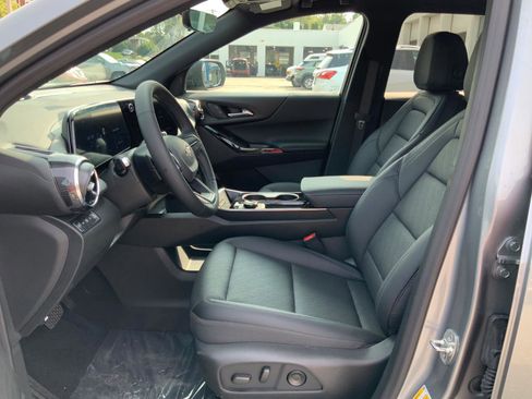 New 2026 Chevrolet Equinox LT w/ Convenience Package II image 10