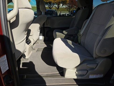 Used 2020 Toyota Sienna LE image 11