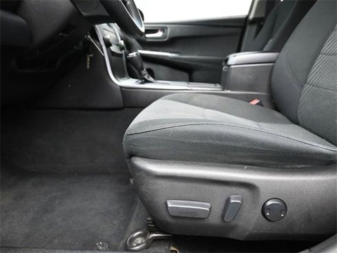 Used 2016 Toyota Camry LE image 20
