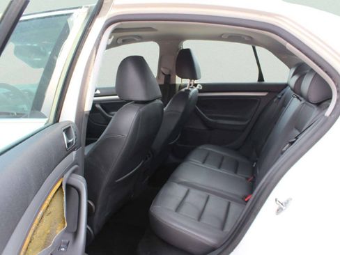 Used 2009 Volkswagen Jetta SE FWD image 6