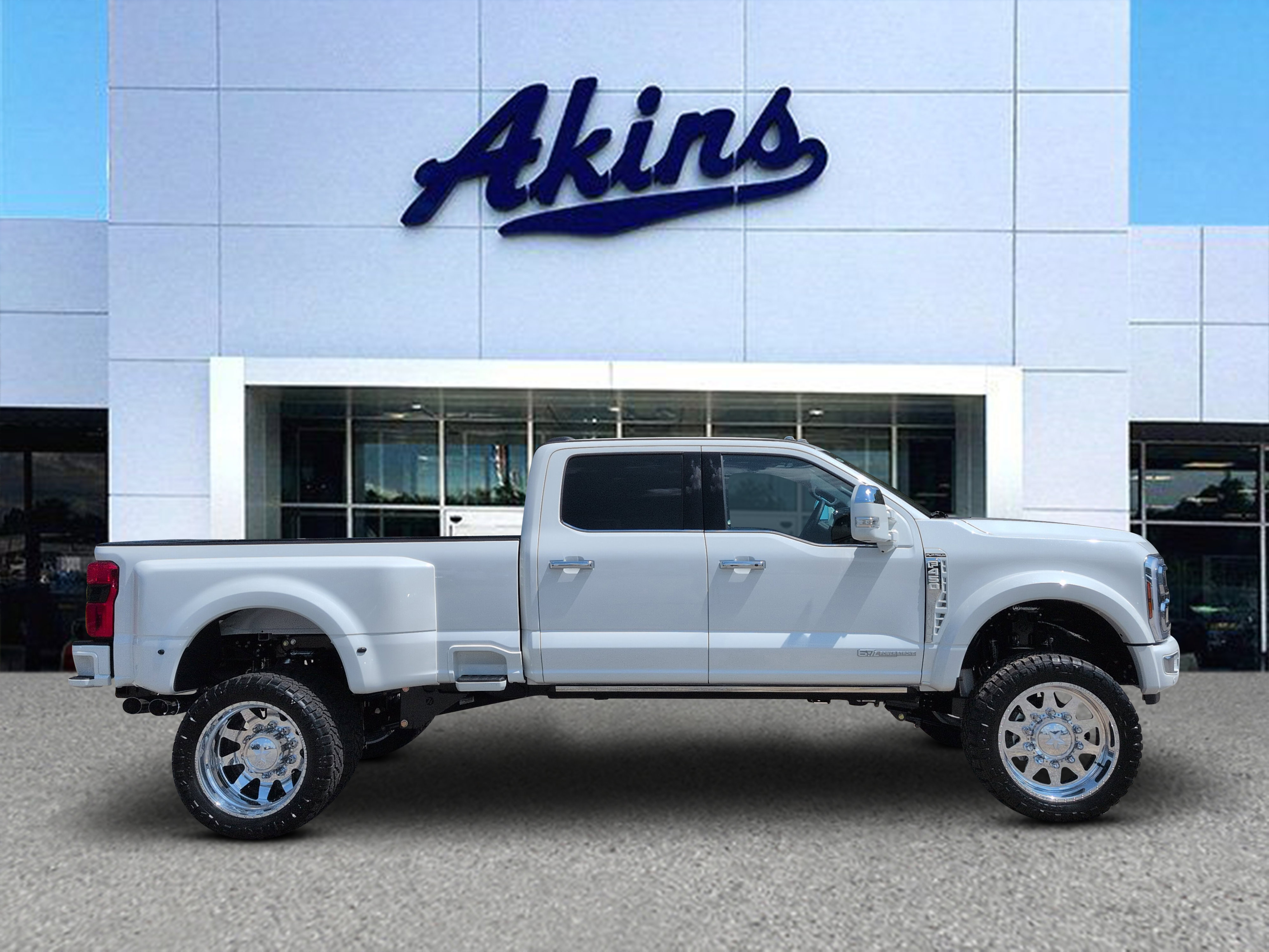 Used 2024 Ford F450 Platinum w/ FX4 Off-Road Package AWD/4WD image 1