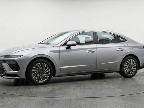 Used 2025 Hyundai Sonata SEL FWD image 3