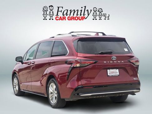Used 2021 Toyota Sienna Limited FWD image 3