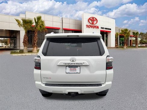 Used 2017 Toyota 4Runner SR5 Premium image 6