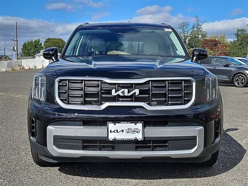 Used 2023 Kia Telluride S image 2