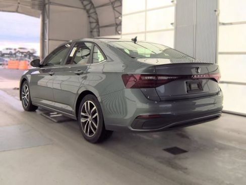 Used 2025 Volkswagen Jetta SE FWD image 7