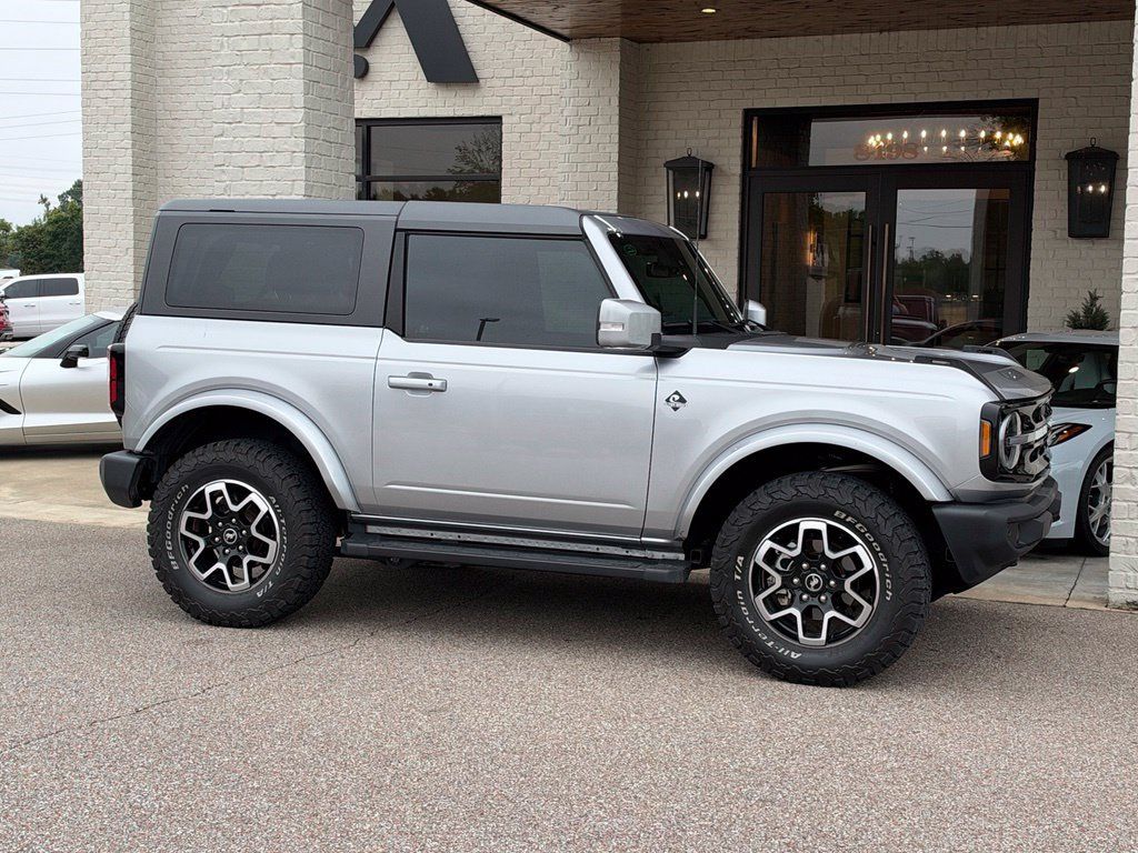 Used 2022 Ford Bronco Outer Banks AWD/4WD image 3