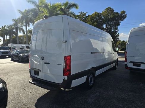 Used 2023 Mercedes-Benz Sprinter 2500 image 4