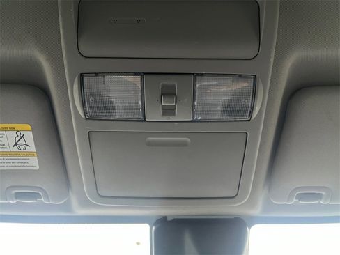 Used 2023 Nissan Frontier SV w/ SV Convenience Package image 23