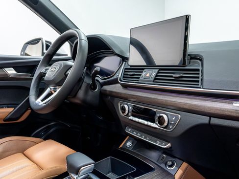 Used 2021 Audi Q5 Prestige image 24