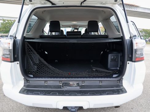 Used 2022 Toyota 4Runner SR5 Premium w/ Moonroof Package AWD/4WD image 19