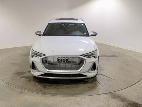 Used 2022 Audi e-tron S Premium Plus image 8