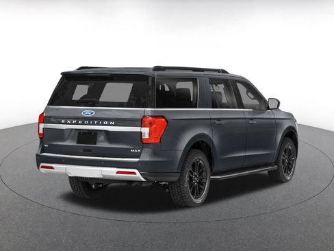 Used 2023 Ford Expedition Max XLT RWD image 2