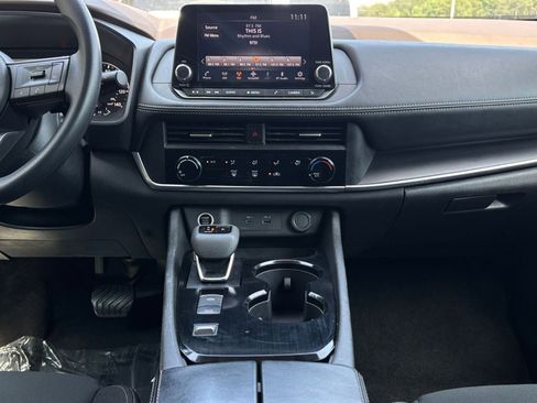 Used 2023 Nissan Rogue S FWD image 17