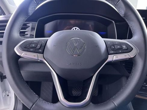 Used 2025 Volkswagen Jetta SE w/ Sunroof Package image 14