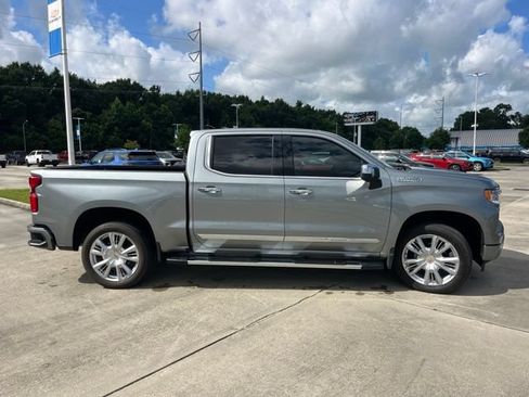 Used 2024 Chevrolet Silverado 1500 High Country w/ Technology Package AWD/4WD image 9