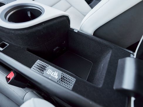 Used 2023 Porsche Taycan 4S w/ Premium Package image 60