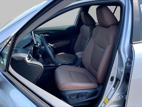 Used 2026 Toyota Corolla Cross XLE w/ Convenience Package FWD image 8