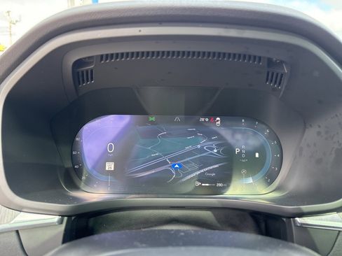 Used 2025 Volvo XC60 B5 Plus image 18