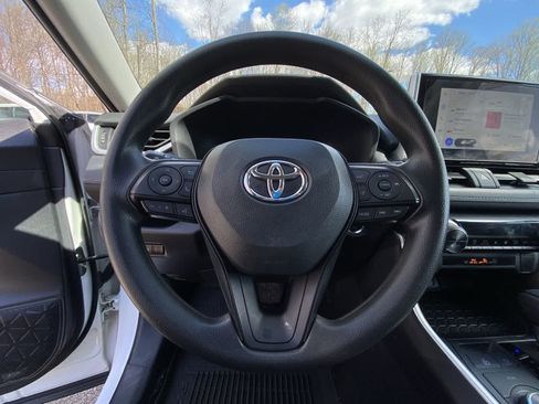 Used 2025 Toyota RAV4 XLE image 28