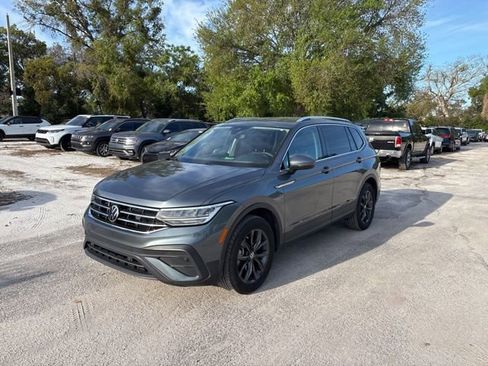 Used 2022 Volkswagen Tiguan SE image 2