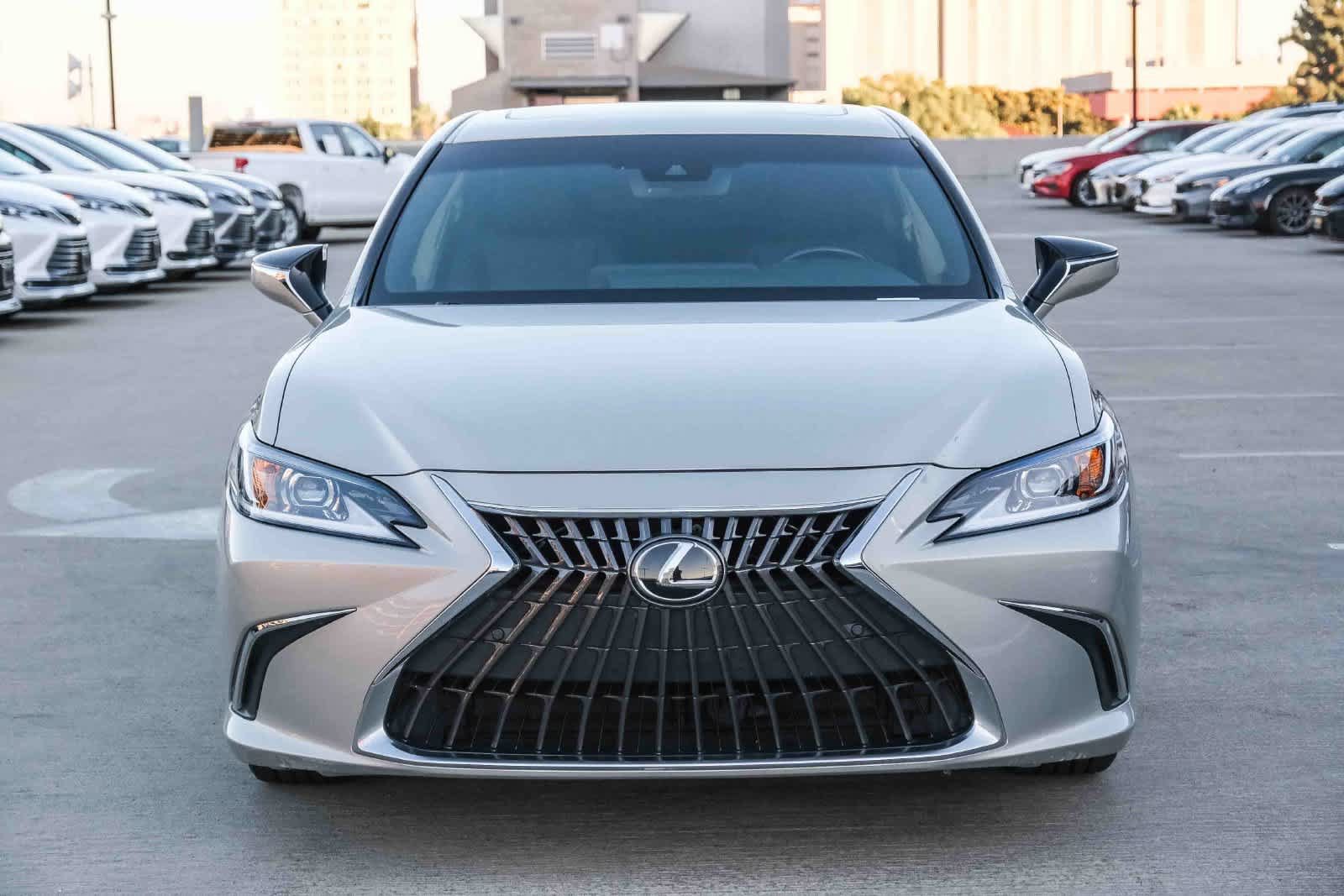 Used 2023 Lexus ES 300h w/ Premium Package FWD image 2