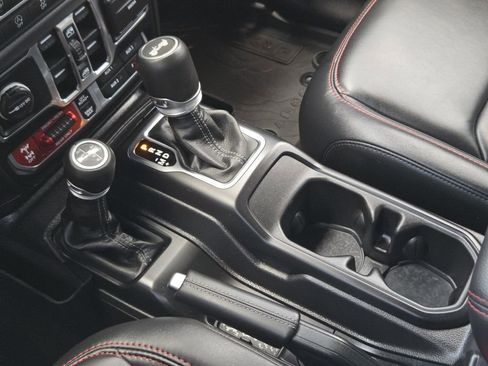 Used 2024 Jeep Wrangler Unlimited Rubicon AWD/4WD image 21