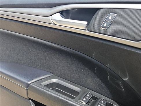 Used 2019 Ford Fusion SE FWD image 7