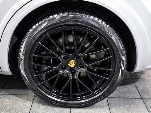 Used 2022 Porsche Cayenne GTS image 8