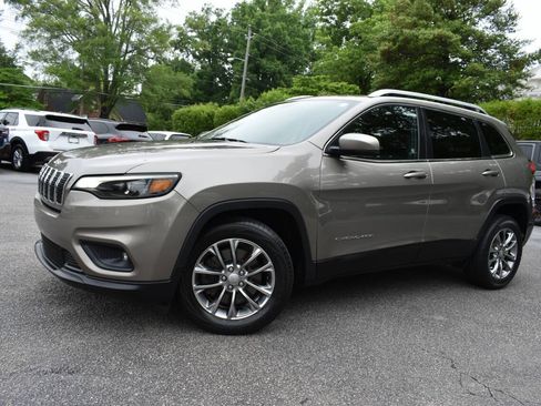 Used 2019 Jeep Cherokee Latitude Plus w/ Comfort/Convenience Group FWD image 46