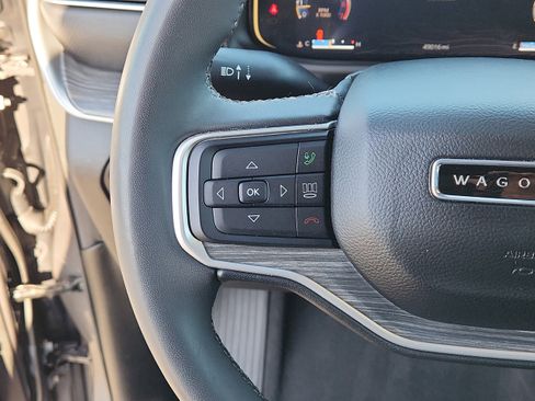 Used 2024 Jeep Wagoneer L Series III w/ Flexible Seating Group image 17