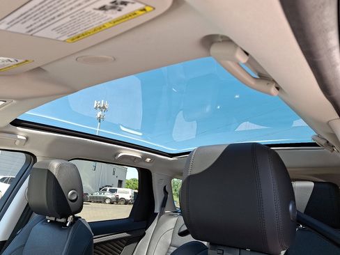 Used 2024 Land Rover Discovery Sport S image 11