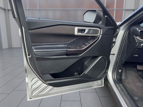 Used 2020 Ford Explorer XLT AWD/4WD image 21