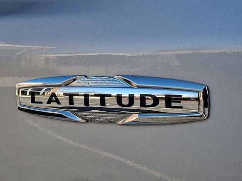 Used 2024 Jeep Compass Latitude image 30