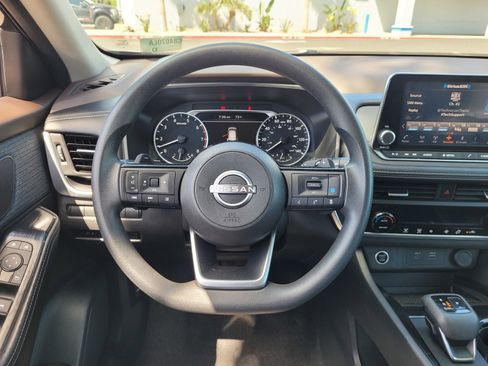 Used 2023 Nissan Rogue SV FWD image 16