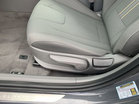 New 2025 Hyundai Elantra SEL image 12