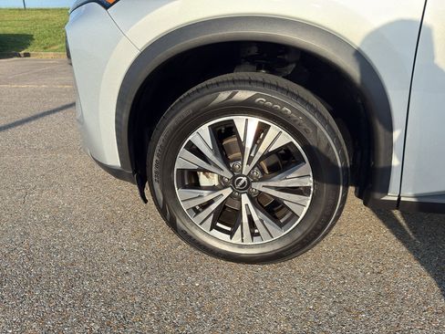 Used 2023 Nissan Rogue SV FWD image 9
