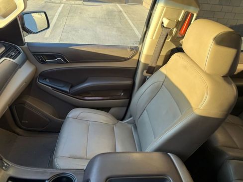 Used 2018 Chevrolet Suburban LT RWD image 15