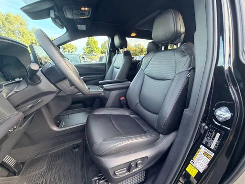 Used 2026 Toyota Sienna XLE Woodland Edition AWD/4WD image 11