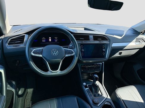 Used 2022 Volkswagen Tiguan SE w/ Panoramic Sunroof Package image 27