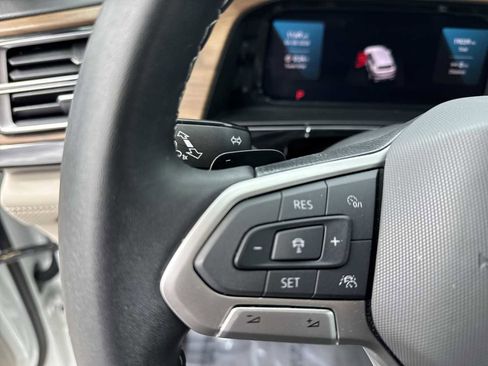 Certified 2025 Volkswagen Atlas SE image 22