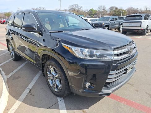 Used 2018 Toyota Highlander Limited Platinum image 8