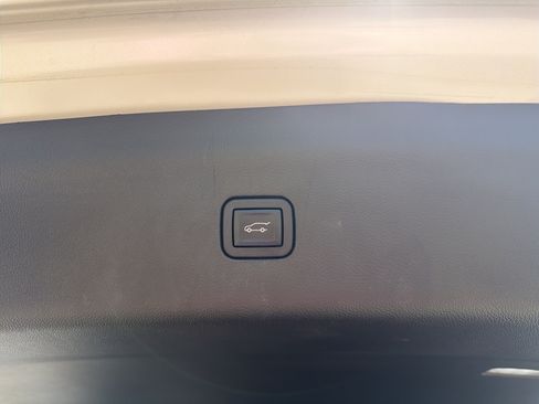 Used 2022 Buick Enclave Avenir FWD image 30