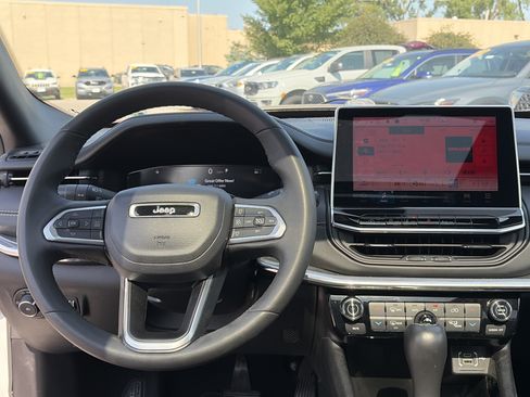 Used 2023 Jeep Compass High Altitude AWD/4WD image 19