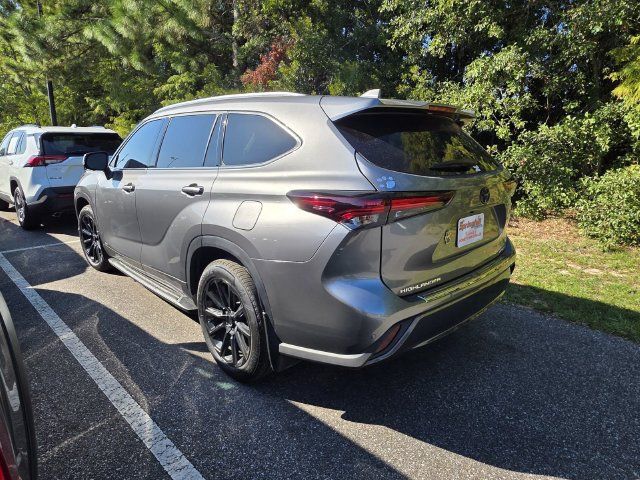 Certified 2026 Toyota Highlander Limited AWD/4WD image 3