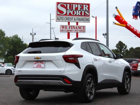 Used 2025 Chevrolet Trax LT FWD image 4